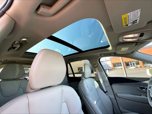 Used 2023 Volvo XC90 B6 Plus AWD/4WD image 24