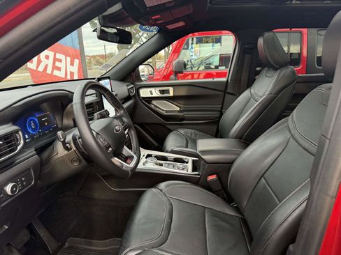 Used 2020 Ford Explorer ST w/ Premium Technology Package image 15