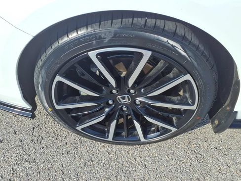 Used 2023 Honda Accord Touring image 9