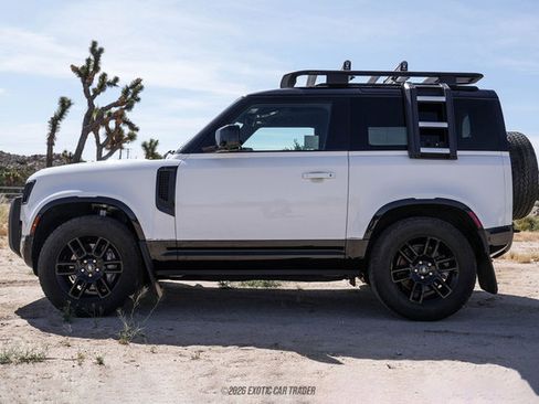 Used 2023 Land Rover Defender 90 X-Dynamic SE image 3