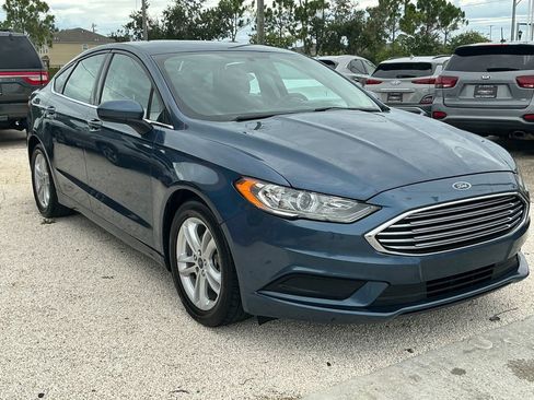 Used 2018 Ford Fusion SE w/ Fusion SE Technology Package image 6