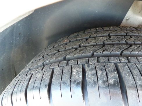Used 2017 Ford Taurus SEL FWD image 31
