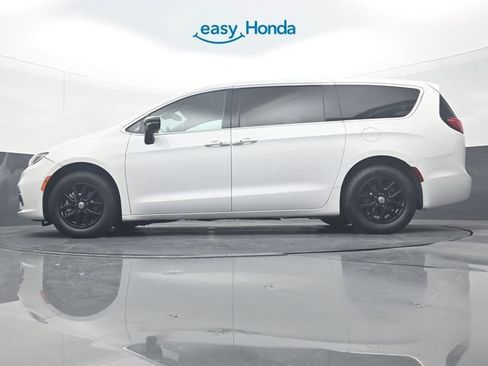 Used 2025 Chrysler Pacifica Select FWD image 30