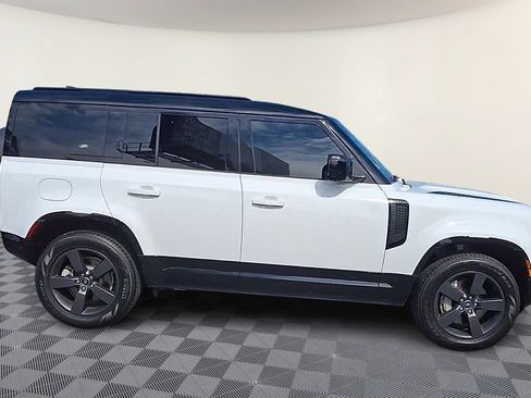 Used 2024 Land Rover Defender 110 X-Dynamic SE image 9