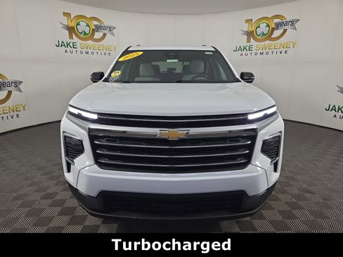 Certified 2025 Chevrolet Traverse LT w/ Driver Confidence Package image 2