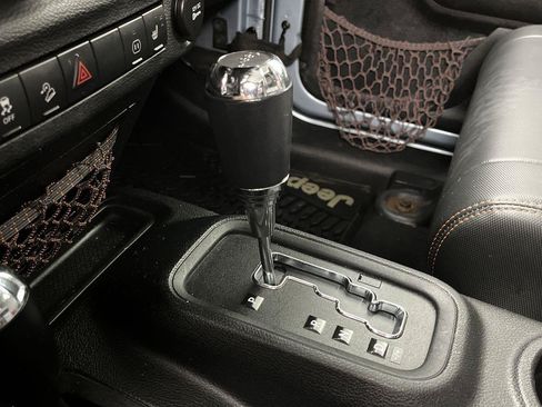 Used 2012 Jeep Wrangler Unlimited Sahara AWD/4WD image 20