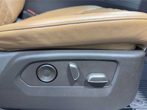 Used 2022 Cadillac Escalade ESV Premium Luxury image 16