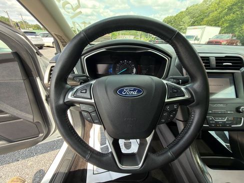Used 2019 Ford Fusion SEL FWD image 10