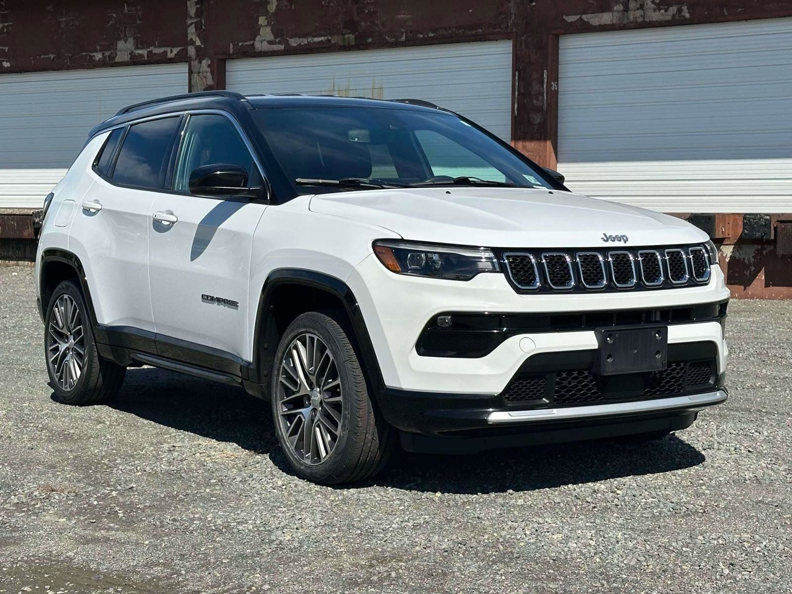 Used 2023 Jeep Compass Limited w/ Elite Group AWD/4WD image 1