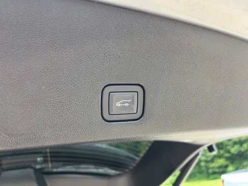 Certified 2025 Cadillac XT6 Luxury FWD image 6