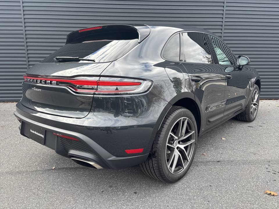Certified 2026 Porsche Macan AWD/4WD image 5