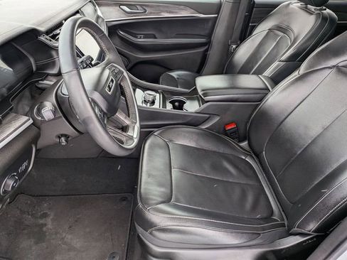 Used 2024 Jeep Grand Cherokee L Limited w/ Luxury Tech Group II image 12