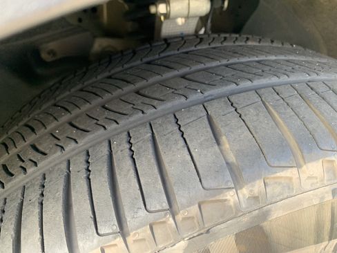 Used 2025 Tesla Model Y Long Range RWD image 3