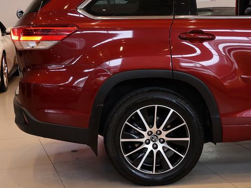 Used 2018 Toyota Highlander SE w/ Protection Package #3 image 17