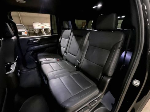 Used 2025 Chevrolet Suburban Z71 AWD/4WD image 24