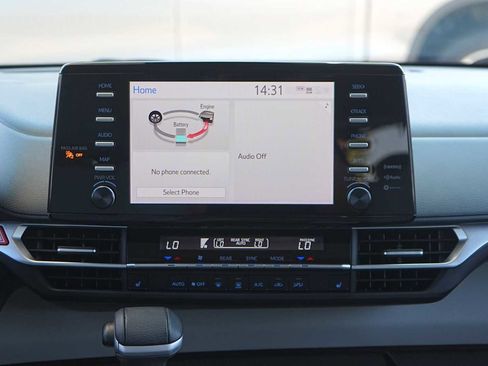 Used 2023 Toyota Sienna XLE FWD image 19
