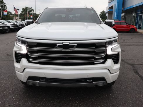 Used 2023 Chevrolet Silverado 1500 High Country w/ High Country Premium Package AWD/4WD image 32