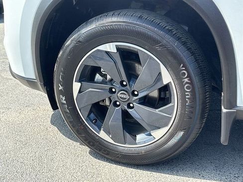 Used 2025 Nissan Rogue SV AWD/4WD image 11