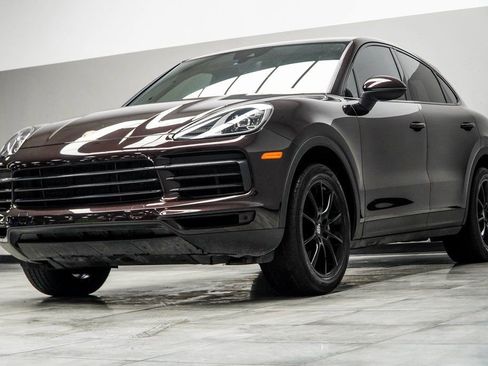 Used 2023 Porsche Cayenne Coupe image 10