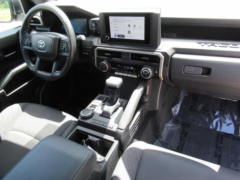 Used 2025 Toyota Tacoma SR w/ Towing Package AWD/4WD image 11