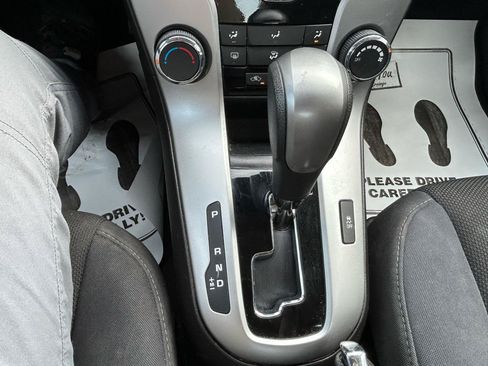 Used 2015 Chevrolet Cruze LT FWD image 25