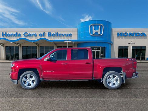 Used 2018 Chevrolet Silverado 1500 LT w/ All Star Edition image 2