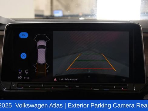 Used 2025 Volkswagen Atlas SE FWD image 14