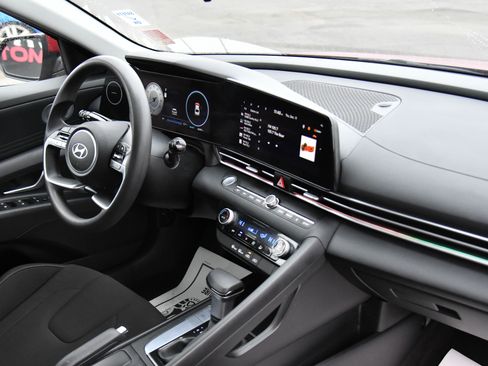 Used 2024 Hyundai Elantra SEL image 41