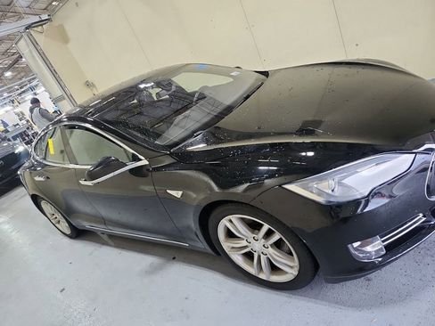 Used 2015 Tesla Model S 85D image 3