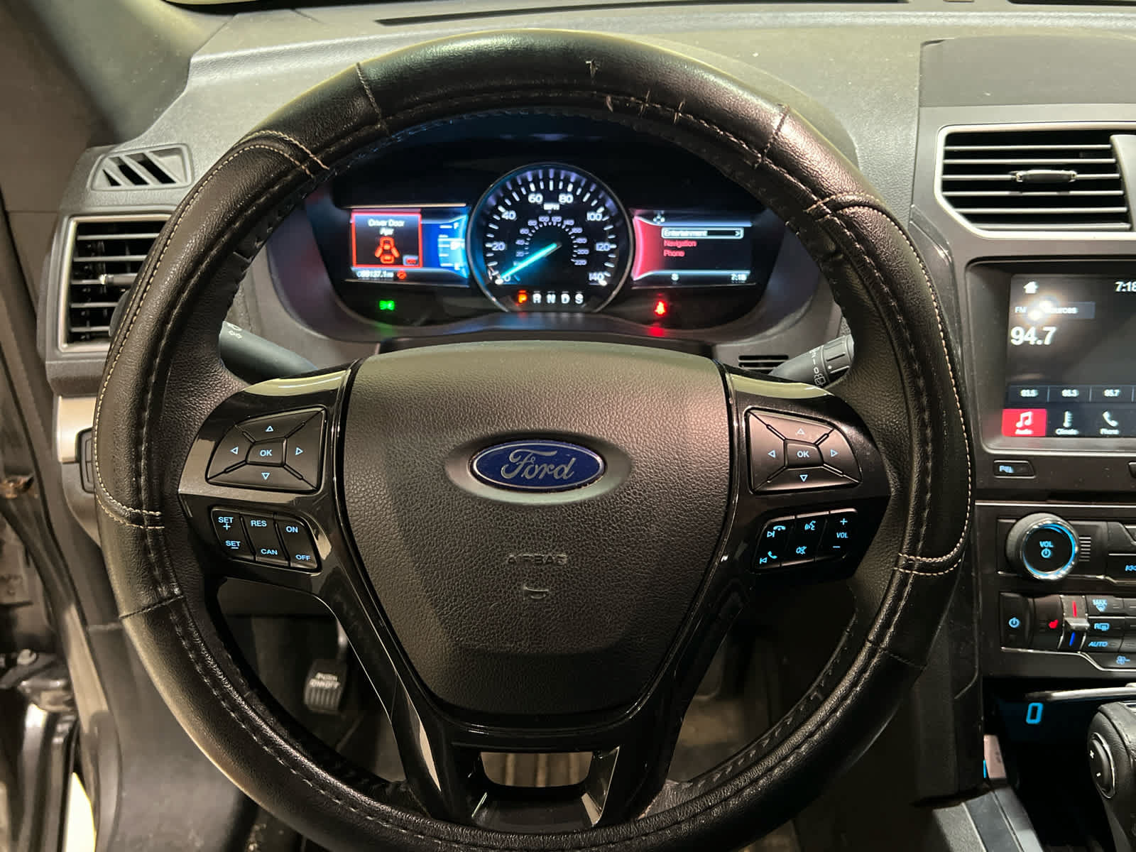 Used 2018 Ford Explorer XLT w/ Equipment Group 202A AWD/4WD image 16