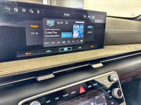 Used 2025 Genesis GV80 3.5T Prestige AWD/4WD image 12