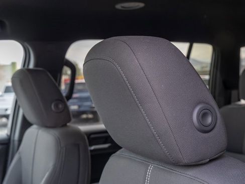 Used 2025 GMC Acadia Elevation image 11