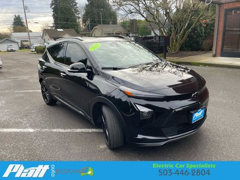Used 2023 Chevrolet Bolt EUV Premier w/ Sun & Sound Package image 13