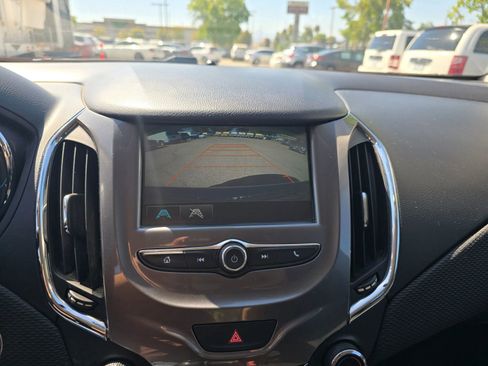 Used 2017 Chevrolet Cruze LT w/ Convenience Package image 15