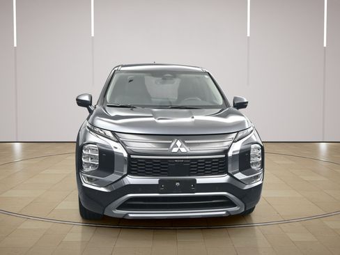 Used 2025 Mitsubishi Outlander SE AWD/4WD image 2
