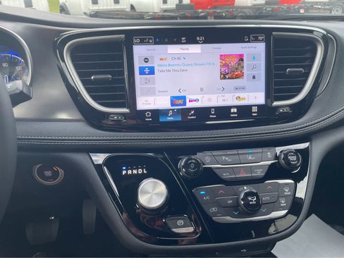 New 2026 Chrysler Pacifica Select image 32