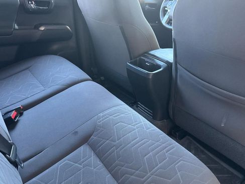 Used 2018 Toyota Tacoma TRD Off-Road w/ Technology Package image 30