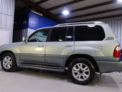 Used 2005 Lexus LX 470 4WD image 2