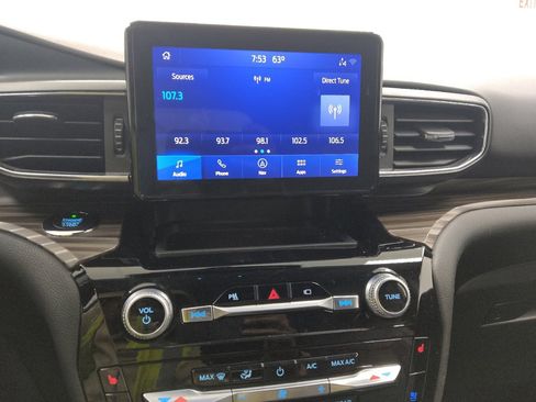 Used 2021 Ford Explorer Limited w/ Equipment Group 301A AWD/4WD image 25