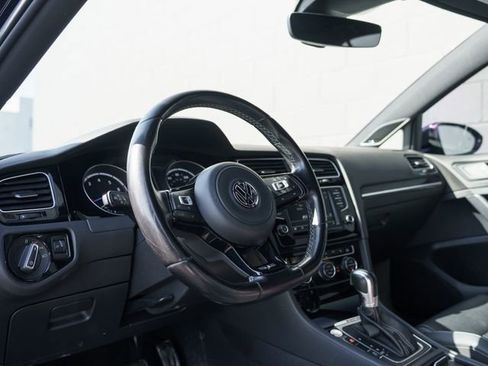 Used 2017 Volkswagen Golf R 4-Door AWD/4WD image 4