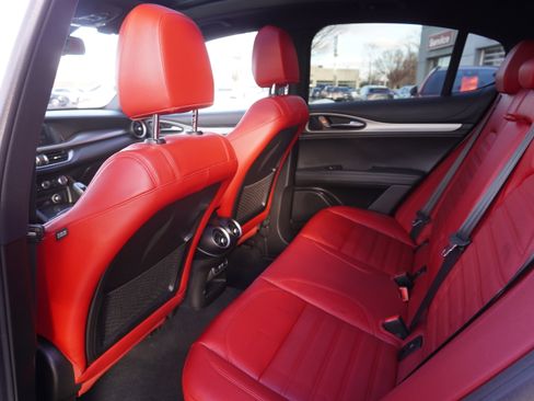 Used 2024 Alfa Romeo Stelvio Veloce image 28