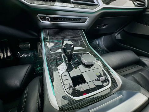 Used 2022 BMW X7 M50i w/ Cold Weather Package image 19