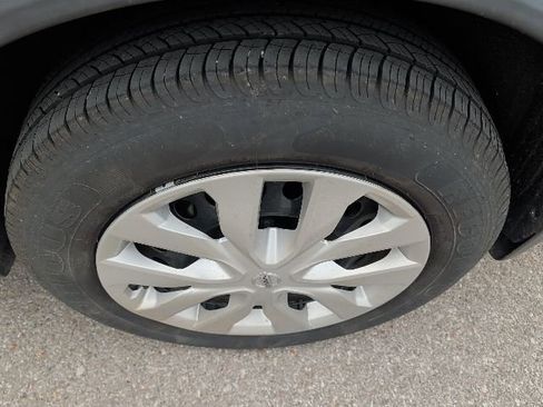 Used 2019 Nissan Rogue S image 4