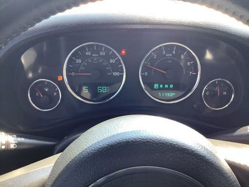 Used 2018 Jeep Wrangler Unlimited Sahara w/ Connectivity Group AWD/4WD image 26