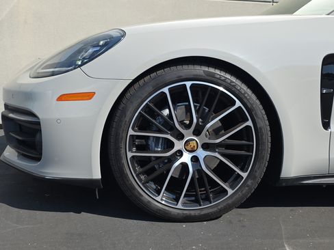 Certified 2023 Porsche Panamera image 11