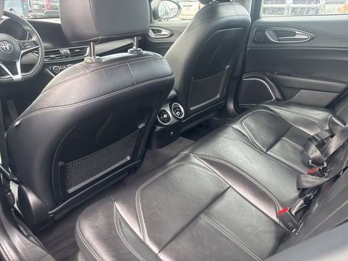 Used 2018 Alfa Romeo Giulia Base image 19