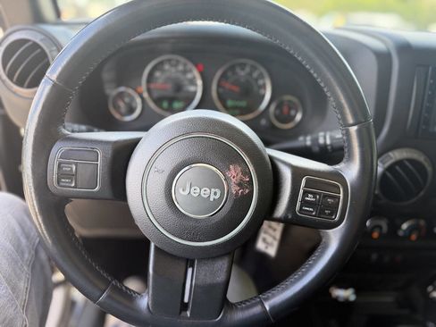 Used 2018 Jeep Wrangler Sport AWD/4WD image 11
