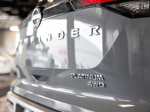Used 2024 Nissan Pathfinder Platinum AWD/4WD image 6