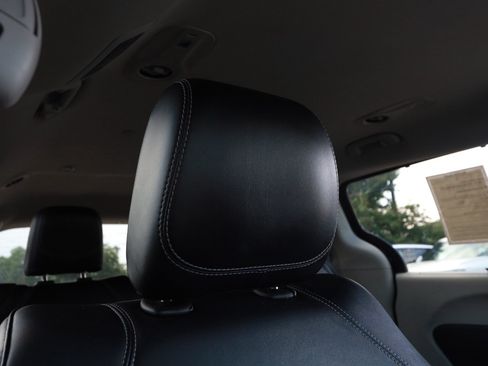 Used 2024 Chrysler Pacifica Touring-L FWD image 30