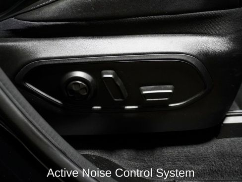 Used 2024 Jeep Grand Cherokee Limited w/ Luxury Tech Group II image 5